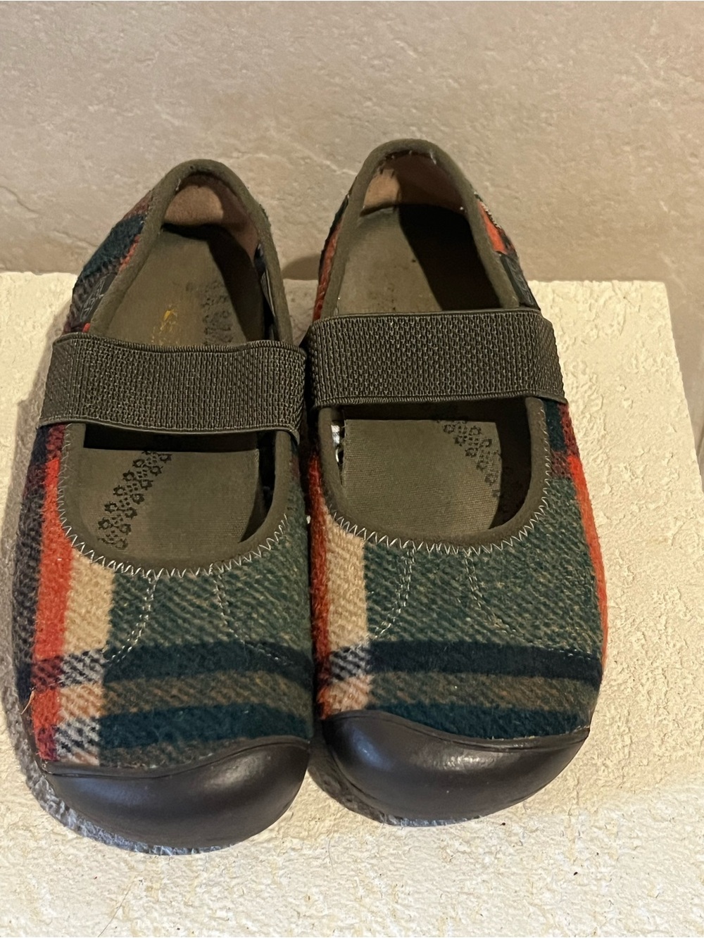 KEEN women fall plaid green tan flannel Sienna rugged Mary Jane flats sz 7